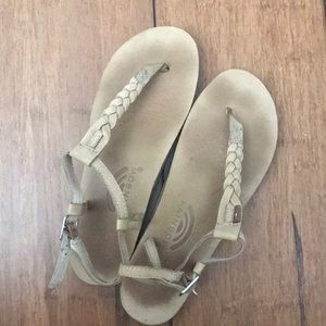 Tan Rainbow sandals with braided strap.
